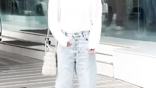 Rashmika Mandanna Cutely poses for the paps #rashmikamandanna #shorts #short #trending #viral #bollywood #shortvideo