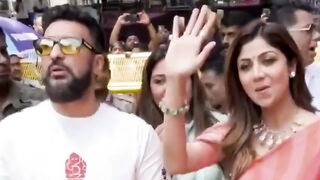 Shilpa Shetty and Raj Kundra visit Lalbaugcha Raja #shilpashetty #shorts #viral #youtubeshorts #trending #shortvideo #ytshorts