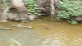 Cari keong disungai