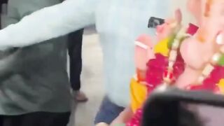Ranbir Kapoor & Neetu Kapoor At their Ganpati Visrjan Viral Masti Bollywood