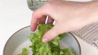 HEALTHY SALAD WITH SPICY DRESSING