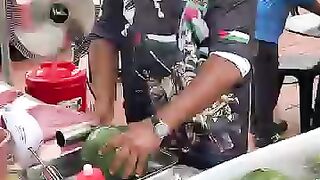 Must_Try!_Popular_Watermelon_Juice_of_Malacca,_Malaysia(360p).