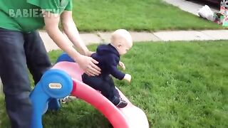 Drôle ne des bébés et des enfants, vous ne pouvez pas regarder sans rire