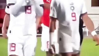 ردة فعل النصيري تجاه احد المشجعين