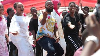 Hassan Joho and Akothee's daughter having fan ????