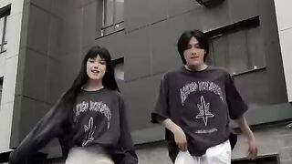 L luna Someone tell me how high  is ????????????????????????????????????????????????????????????