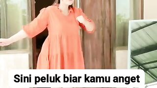 Sini peluk biar anget