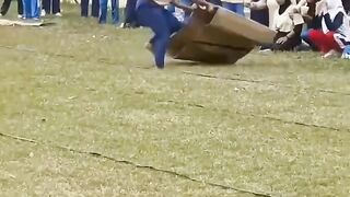 CANGKANGNYA LEPAS AWOAKWOAK