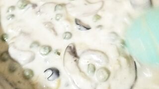 Mushrooms sauce chicken stake