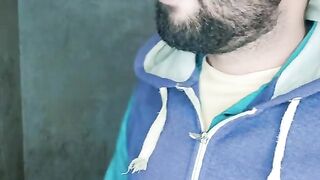 Kisi ke pass tuta hua Dil hai to bataen
