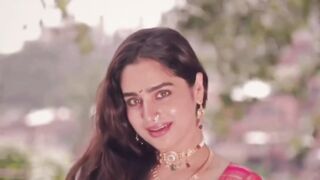 Gulabi saree song made for ayesha khan