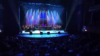 Laurent Gerra imite Johnny Hallyday et les Vieilles Canailles