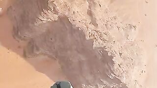 banyak  sampah di planet mars
