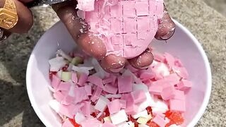 সাতটি সাবান দিয়ে একটি  সাবান বানায়।