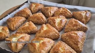 1 Tepsi ANINDA BİTECEK???? KAHVALTIYA Çayın Yanına SIVIYAĞLI MAYASIZ KOLAY POĞAÇA TARİFİ