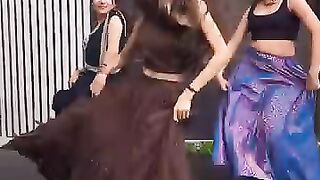 Haaye Mein Marjawa Tere Bin #Weddingdance #shorts #weddingdancesongs #Snehu & Friends #shortsvideo