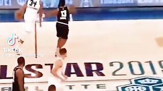 Stephen Curry's dunk✅????