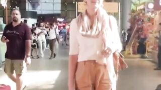 Sonali Bendre WOWS with her casual look #sonalibendre #short #shorts #trending #viral #bollywood #viralshorts