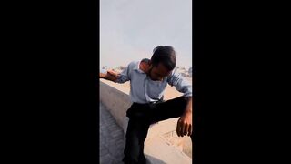 Bhai Tu Ro Raha Hai.? Kese Na Mara Hai Kya.?!" don,t miss the end Trending Febspot !
