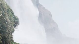 BEAUTIFUL SCENES OF NATURE THAT LOOKS IN WHICH WATER FALLS FROM HEIGHT (1)