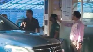 Shatrughan Sinha Arrives at hospital to meet Govinda #govinda #shatrughansinha #shorts #viral #youtubeshorts #trending #shortvideo #ytshorts