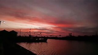 Saat Langit Berbisik Dengan Warna