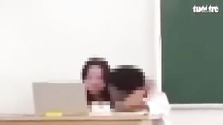 Video Clip giáo viên có cử chỉ thân mật với nam sinh