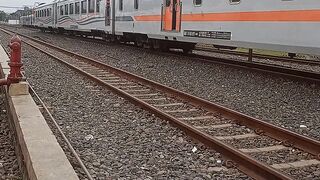 Train in Indonesian