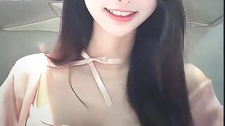 Pengen gw cubit tuh pipi, kek bakpau aja