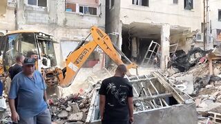 Palestinians clear rubble after deadly Israeli air strike on Tulkarem camp _ AFP.