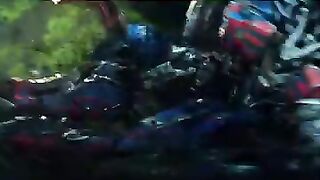 Optimus showing us an amazing skill in Transformers