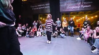 Stunning Russian Girl Dazzles with Breathtaking Dance Moves