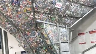 Fine classification of mineral water bottles. #Plastics processing #Plastics Recycling #Recycling