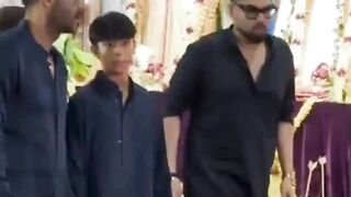 Ajay Devgn Wife Kajol & son Yug at Durga Puja Pandal in Mumbai #ajaydevgn #short #youtubeshort #shorts #trending #viral #shortvideo