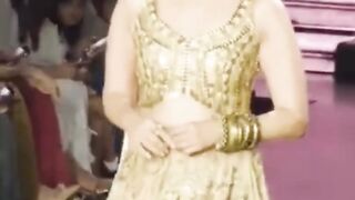 Karisma Kapoor looks like a Goddess in this Gold Lehenga #karismakapoor #short #youtubeshort #shorts #trending #viral #shortvideo