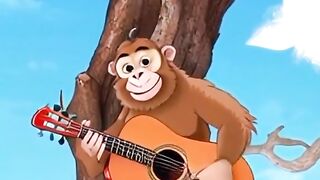 Monyet Main Gitar di Atas Pohon