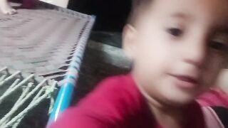 بچا بہن کو بولا تے ہوئے