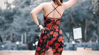 Girl’s Stunning Dance Routine to Viral TikTok Songs – Watch Her Flawless Performance