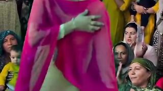 Tu kheto men ayi nhe girl dance