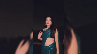 Indian Girl Komal Singh Dance