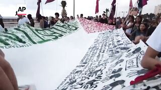 Thousands march in Cuba in solidarity with Palestinians and demand peace.