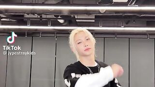 Stray Kids ✓  Felix's #ChkChkBoom Challenge
