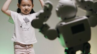 Little robot instructor