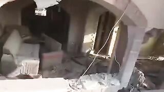 Raw footage of Yahya Sinwar’s last moments-