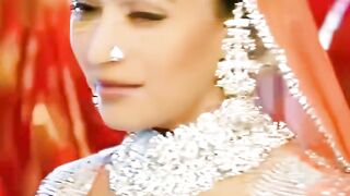 Sajan sajan teri dulhan tujhko pukarein aaja aaja aa ke mere hathon main mehndi tu hi racha jaa