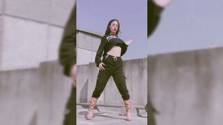 Indian Girl Shalini Singh Dance