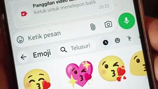 Combine 2 Emoticons on Whatsapp