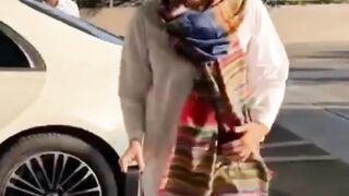 Kareena Kapoor Khan spotted at the airport #kareenakapoorkhan #short #youtubeshort #shorts #trending #viral #shortvideo