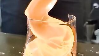 مشاهدة الزجاج الذائبMelted glass to solid glass