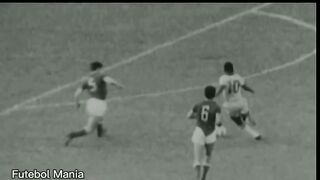 Impressionante o que o Pelé fazia com a bola
